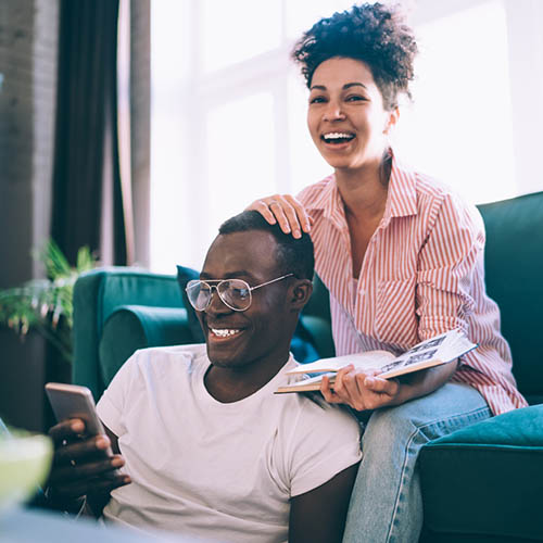 Couple-smiling-at-phone